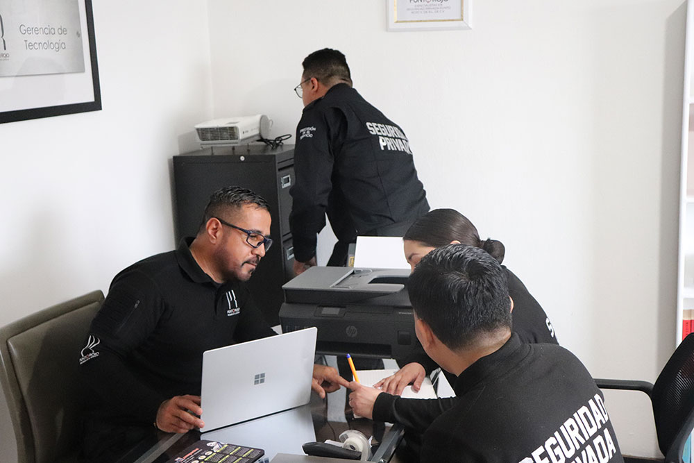 Personal en operación de bolsa de trabajo